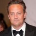 Matthew Perry, renomado por sua interpretação como Chandler na série “Friends”, falece aos 54 anos.