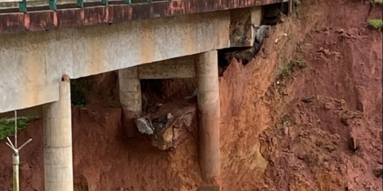 Ponte João Vanini segue interditada e trânsito da rua Alferes será controlado para passagem de veículos
