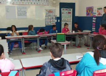 Psicóloga da Secretaria de Educação de Canelinha desenvolve ações nas escolas