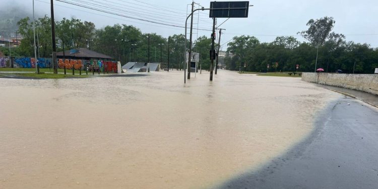 Mais uma cidade adota toque de recolher em SC