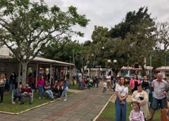 Público assiste apresentações musicais da Serata em Nova Trento