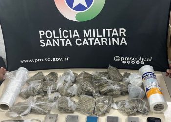 Após denúncias Policia Militar aborda suspeito e encontra drogas em Itapema