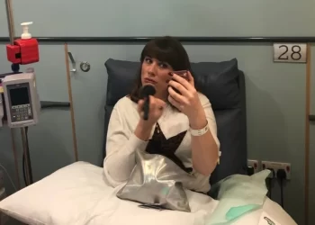 Drama de Diagnóstico Errado: Maquiadora Recebe Acordo Extrajudicial após Falsa Identificação de Câncer de Pele