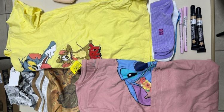 Um adolescente de 14 anos e uma menina de 11 anos foram apreendidos após tentarem furtar em loja no centro de SJB