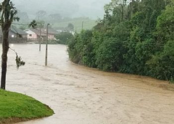 Chuva invade residências no interior de Major Gercino