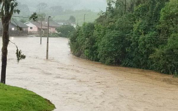 Chuva invade residências no interior de Major Gercino
