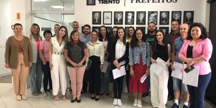 Novos concursados tomam posse na Prefeitura de Nova Trento