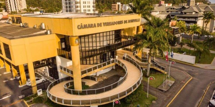 Operação na câmara de vereadores de Joinville policia cumpre mandados em dois gabinetes