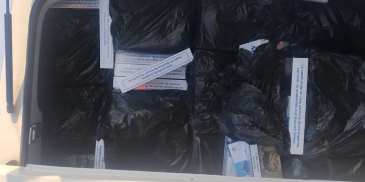 40 mil maços de cigarros contrabandeados do Paraguai são apreendidos na BR-101 em Navegantes