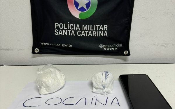 Policia Militar de São João Batista em operação de combate ao crime prende homem e encontra cocaína