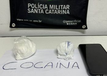 Policia Militar de São João Batista em operação de combate ao crime prende homem e encontra cocaína