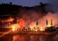 Bar flutuante é destruído em incêndio no Caixa d’Aço