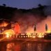Bar flutuante é destruído em incêndio no Caixa d’Aço
