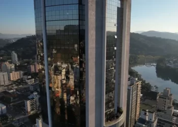 Decisão Judicial Determina Demolição de Edifício de Luxo em Blumenau