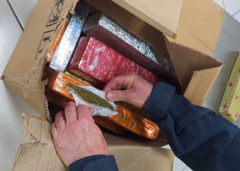 PRF encontra 100 kg de maconha em carro envolvido em acidente na BR-101