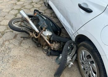 Homem fica ferido após acidente entre carro e moto em Canelinha