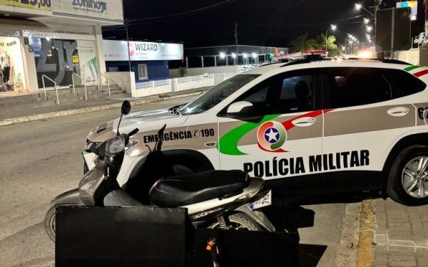 Polícia Militar de São João Batista prende suspeito e recupera moto e produtos furtados antes da vítima perceber o crime