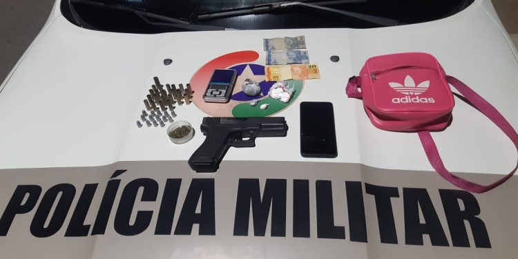 Após denúncias suspeito é preso com drogas em SJB