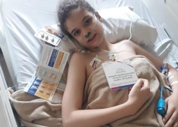 Adolescente do bairro Moura necessita de ajuda para comprar medicamentos contra doença rara