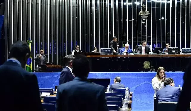 Senado aprova projeto que cria incentivo financeiro para estudantes do Ensino Médio