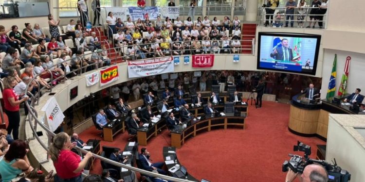 Assembleia Legislativa de Santa Catarina (Alesc) aprovou o projeto de lei do governo estadual que promove alterações no sistema de aposentadorias da Previdência de SC