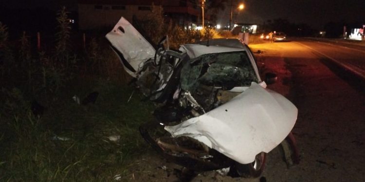 Colisão entre dois carros deixa homem ferido em Canelinha