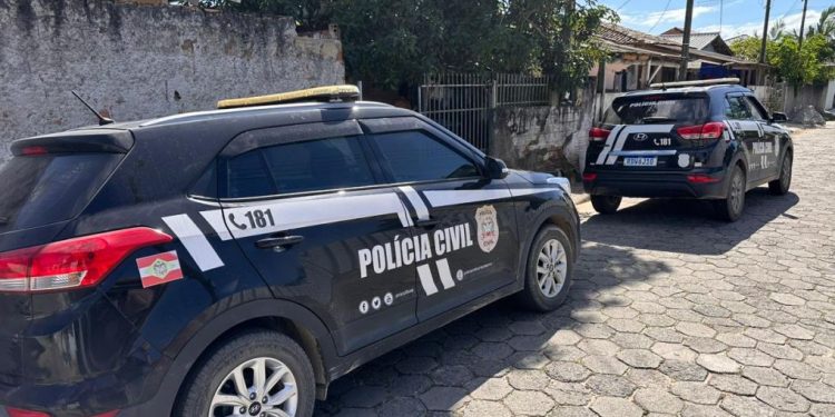 Polícia Civil cumpre mandados de busca e apreensão em investigação por tráfico de drogas