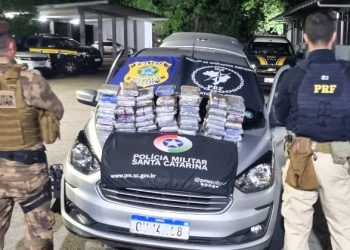 48 kg de cocaína escondidos na lataria são localizados em ação conjunta PRF e Polícia Militar
