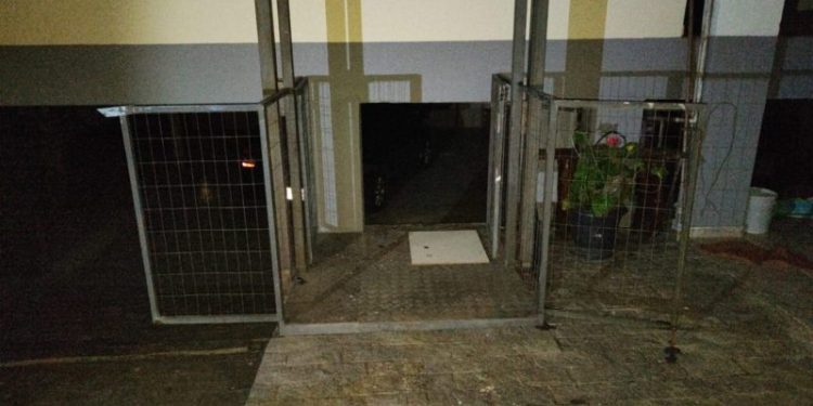 Casal ferido em Gaspar após elevador despencar de 4 metros