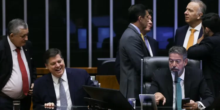 A Câmara dos Deputados aprovou, em primeiro turno, o texto fundamental da reforma tributária