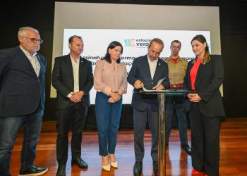 Governo de SC reforça presença de guarda-vidas, aumenta policiamento e amplia ações para garantir balneabilidade das praias