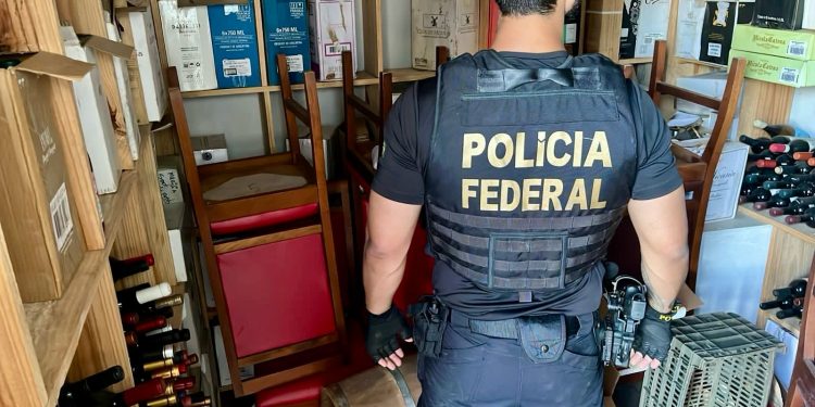 Polícia Federal deflagra operação para reprimir a importação irregular de mercadorias