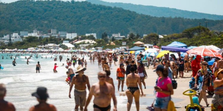 Previsão de Aumento de 10% no Consumo de Água e Energia em SC durante o Verão Mais Quente