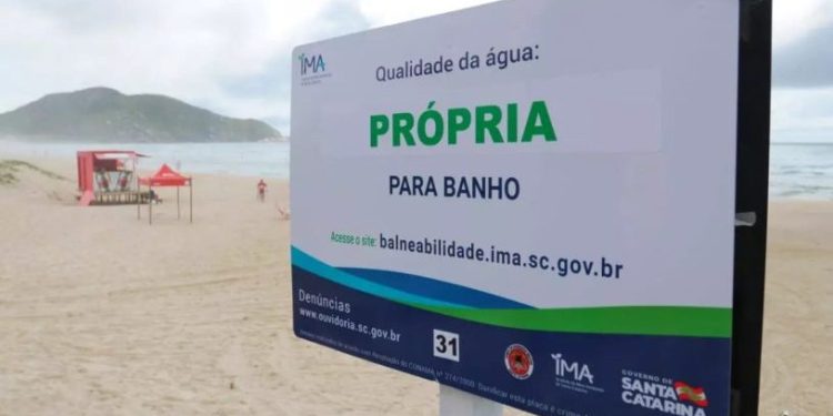 Praias catarinenses terão análises de qualidade da água mais frequentes durante a temporada de verão