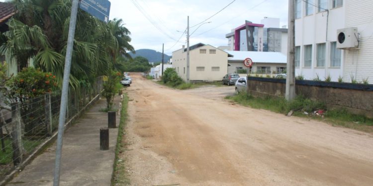 Rua Luciana Campiolli e trecho da Pedro Roque Vargas receberão pavimentação com lajotas