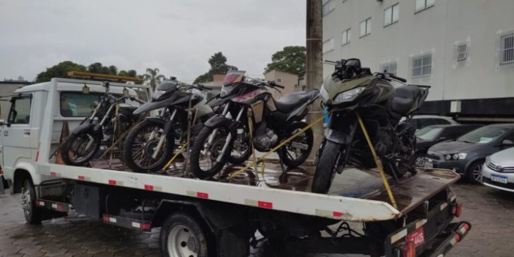 DFRV/DEIC em operação conjunta com núcleo de inteligência de São José estoura desmanche de motocicletas na Grande Florianópolis
