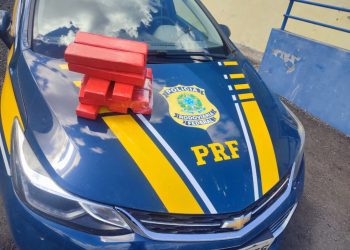 Por causa de ultrapassagem, motorista acaba presa pela PRF com 10 quilos de supermaconha