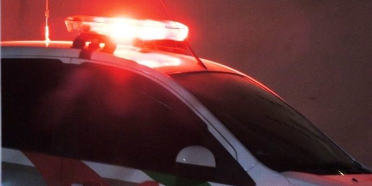 Homem surta no centro, mostra as partes íntimas para crianças é contido pela Polícia Militar