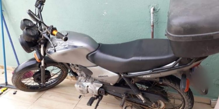 Motocicleta furtada no Cardoso é encontrada na Ribanceira do Sul