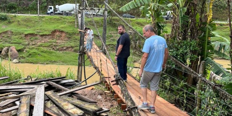 Secretaria de Obras de Nova Trento inicia recuperação da ponte pênsil do bairro Trinta Réis