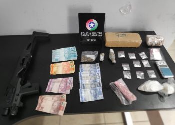 Drogas e Kit Rone encontrados após denuncias de trafico em Camboriú