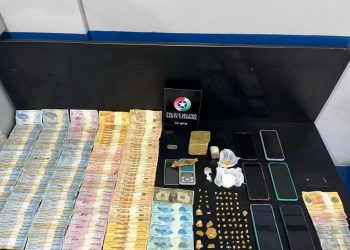 Após denúncias Policia Militar faz abordagem em conveniência e prende suspeitos encontra drogas