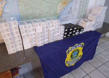 PRF apreende 105 smartphones importados irregularmente na BR-101 em Biguaçu