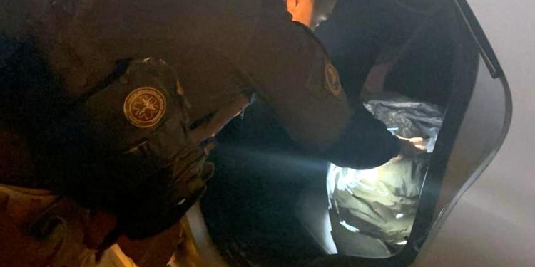 PRF localiza “supermaconha” dentro de automóvel na BR-101 em Porto Belo