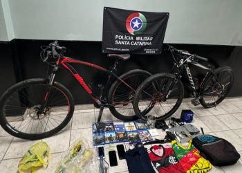 Polícia Militar de São João Batista recupera objetos e apreende envolvidos em arrombamento de casa