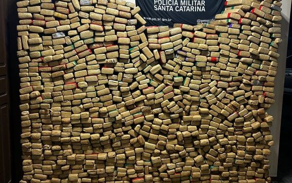 Polícia Militar Desmantela Operação de Tráfico: Amarok com 783 kg de Maconha é Apreendida