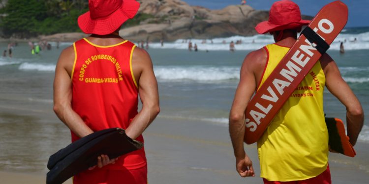 SALVAMENTOS: mais de 1 mil pessoas são salvas de afogamentos no litoral catarinense