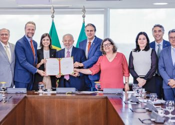 Lula aprova lei beneficiando estudantes do ensino médio