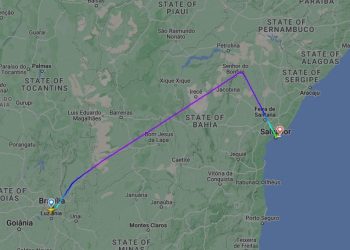 Avião da Latam realiza pouso de emergência em Salvador após o piloto desmaiar durante o voo