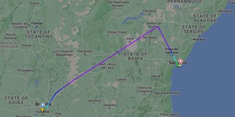 Avião da Latam realiza pouso de emergência em Salvador após o piloto desmaiar durante o voo
